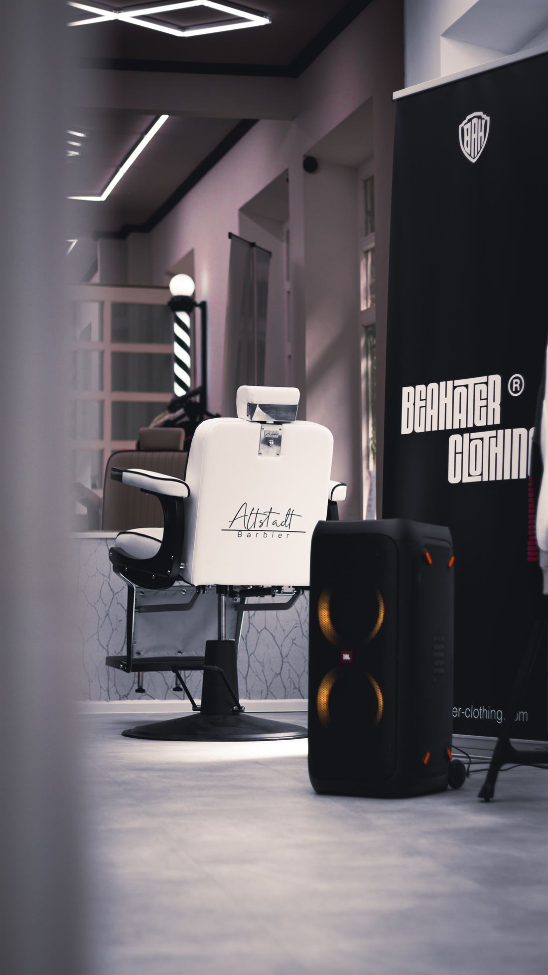 Innenraum des Altstadt Barbier mit Original-Barbierstuhl